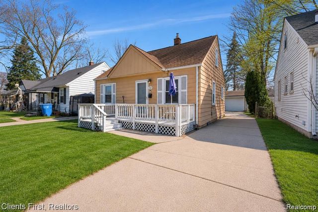 24047 Stanford Street, Dearborn Heights, MI 48125