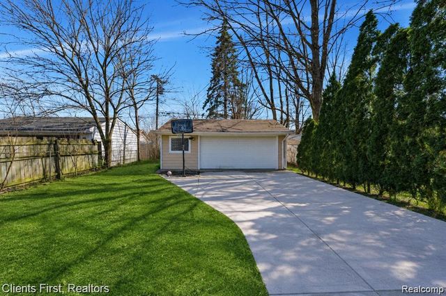 24047 Stanford Street, Dearborn Heights, MI 48125