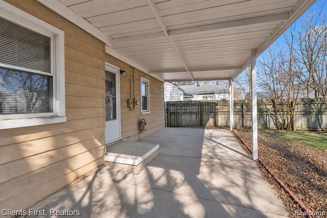 24047 Stanford Street, Dearborn Heights, MI 48125