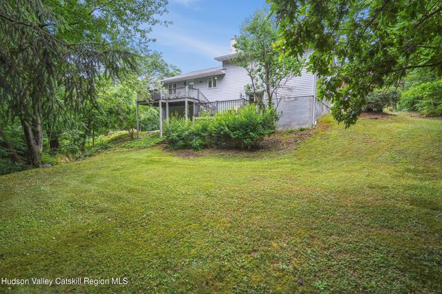 9 Roxanne Boulevard, Highland, NY 12528