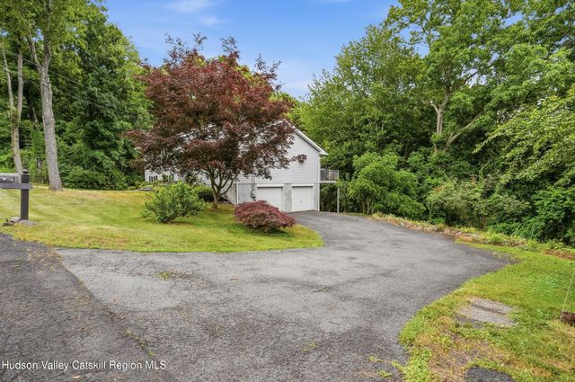 9 Roxanne Boulevard, Highland, NY 12528