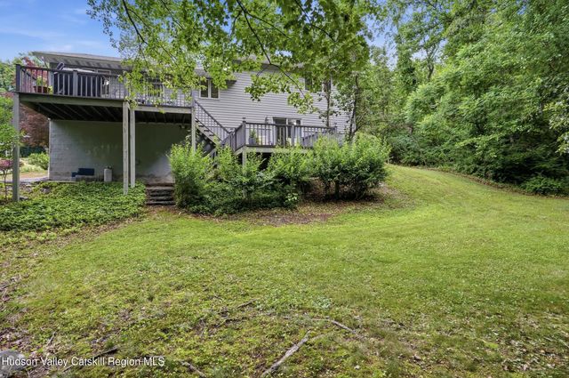 9 Roxanne Boulevard, Highland, NY 12528