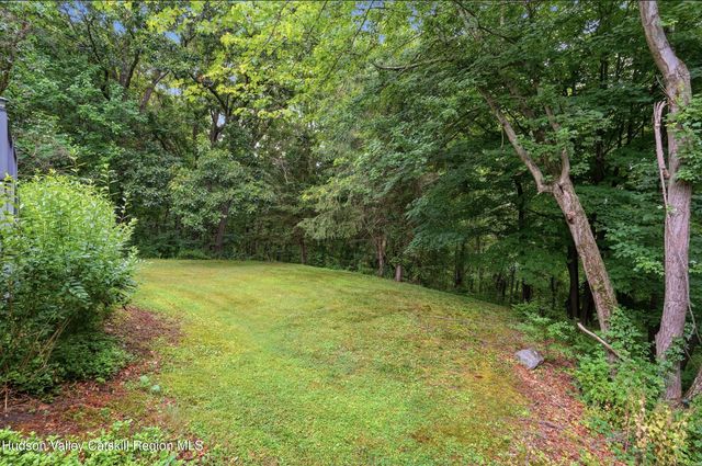 9 Roxanne Boulevard, Highland, NY 12528