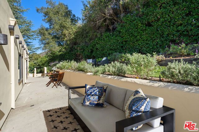 25648 Timpangos Drive, Calabasas, CA 91302