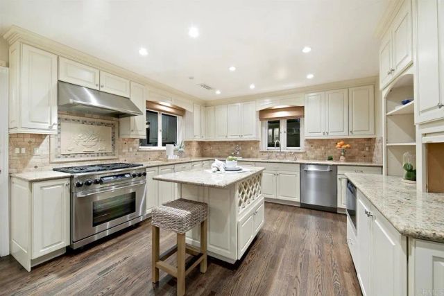 5795 Waverly Avenue, La Jolla, CA 92037