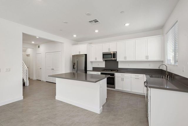 76305 Columbia Drive, Palm Desert, CA 92211