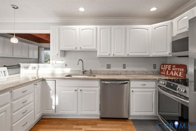 26 Lake Ct, Bumpass, VA 23024