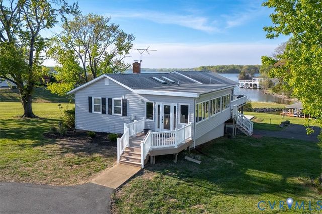 26 Lake Ct, Bumpass, VA 23024