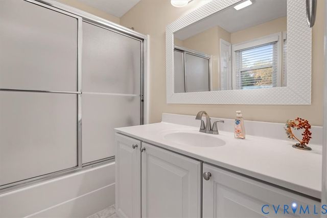 26 Lake Ct, Bumpass, VA 23024