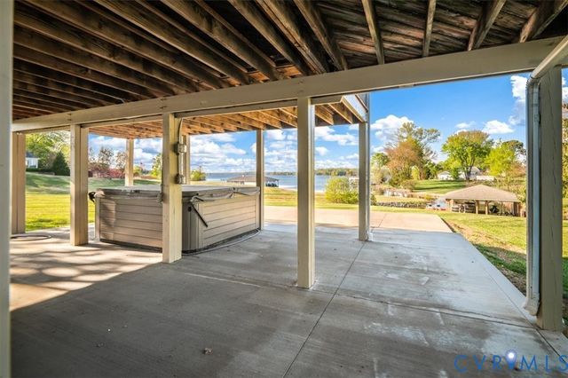 26 Lake Ct, Bumpass, VA 23024