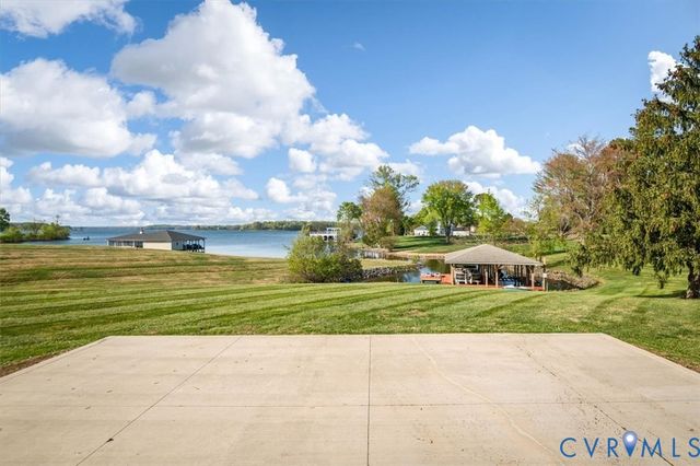 26 Lake Ct, Bumpass, VA 23024