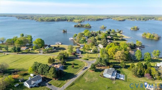 26 Lake Ct, Bumpass, VA 23024