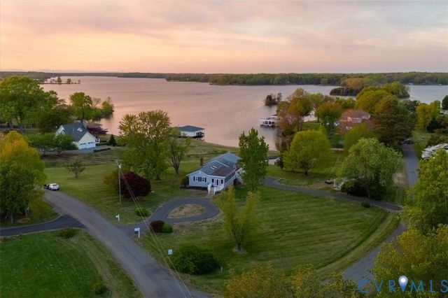 26 Lake Ct, Bumpass, VA 23024