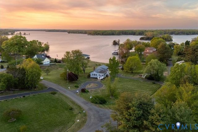 26 Lake Ct, Bumpass, VA 23024