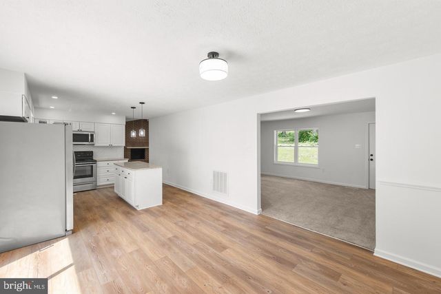 230 BLUE BELL LN, Strasburg, VA 22657