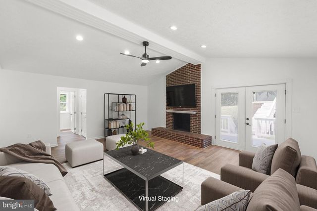 230 BLUE BELL LN, Strasburg, VA 22657