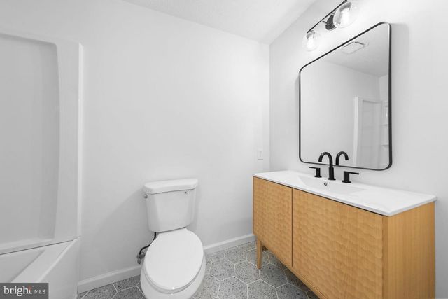 230 BLUE BELL LN, Strasburg, VA 22657