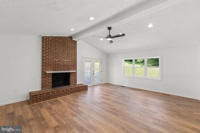 230 BLUE BELL LN, Strasburg, VA 22657