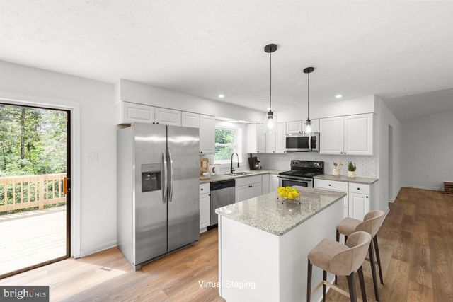 230 BLUE BELL LN, Strasburg, VA 22657