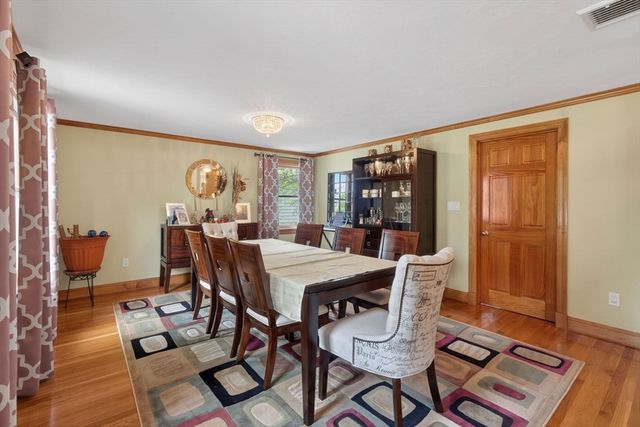 8 Hawthorne St, Watertown, MA 02472
