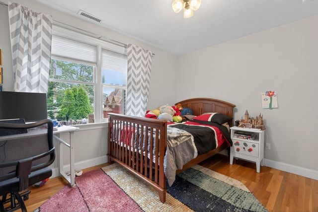 8 Hawthorne St, Watertown, MA 02472