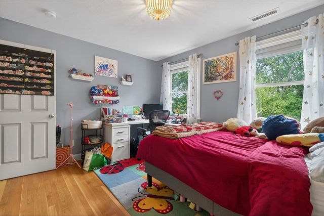 8 Hawthorne St, Watertown, MA 02472
