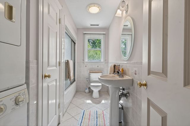8 Hawthorne St, Watertown, MA 02472