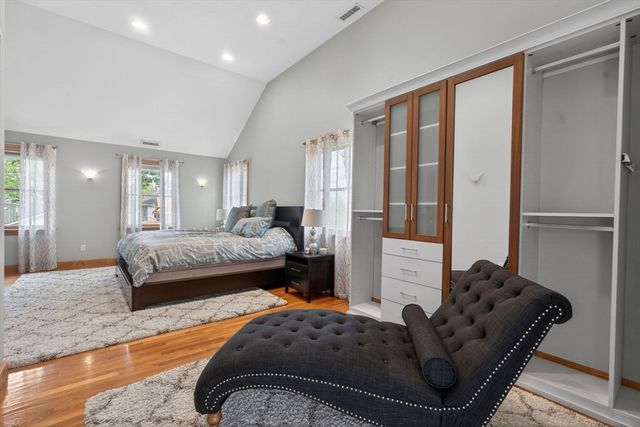 8 Hawthorne St, Watertown, MA 02472