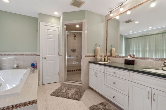 8 Hawthorne St, Watertown, MA 02472