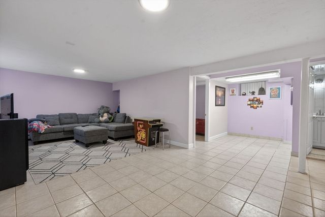 8 Hawthorne St, Watertown, MA 02472