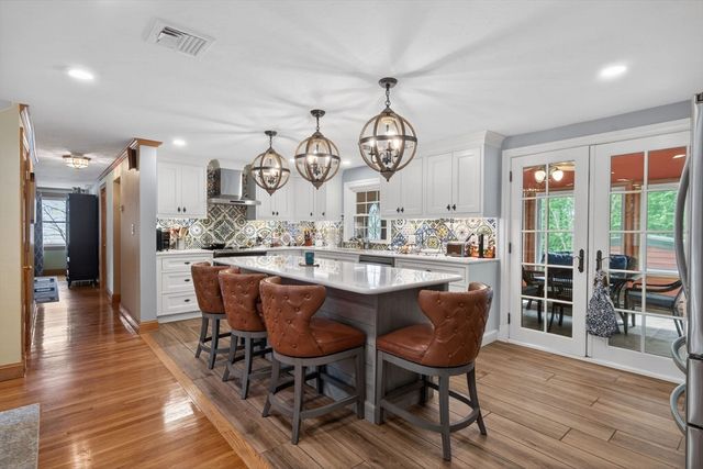 8 Hawthorne St, Watertown, MA 02472