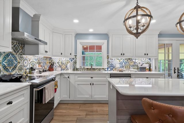 8 Hawthorne St, Watertown, MA 02472