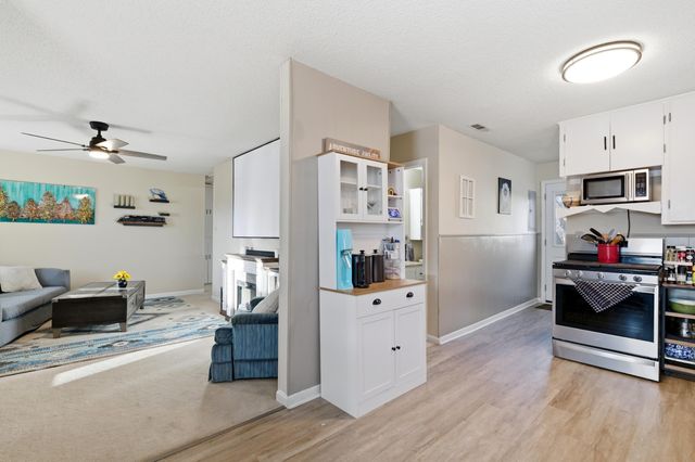 817 N Doris St, Wichita, KS 67212