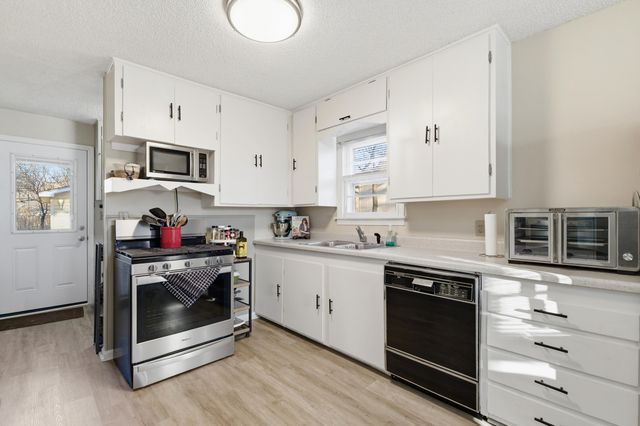 817 N Doris St, Wichita, KS 67212