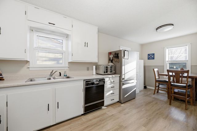 817 N Doris St, Wichita, KS 67212