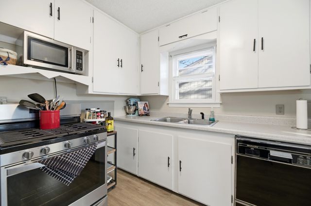 817 N Doris St, Wichita, KS 67212