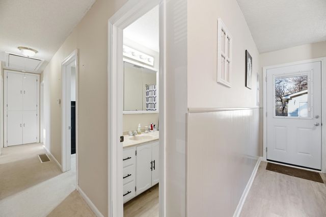 817 N Doris St, Wichita, KS 67212