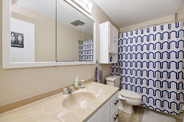 817 N Doris St, Wichita, KS 67212