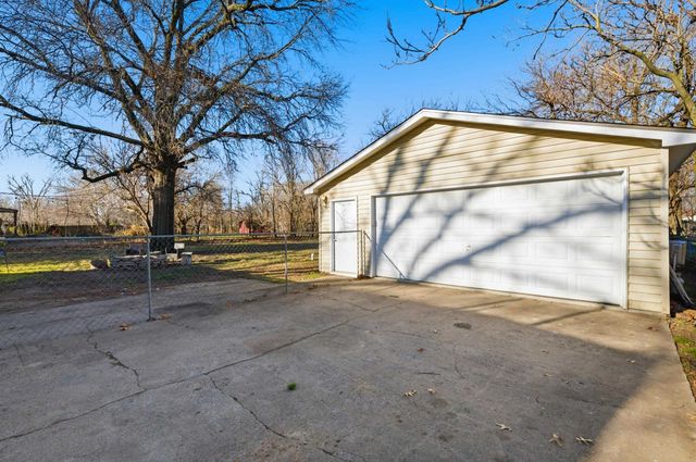 817 N Doris St, Wichita, KS 67212