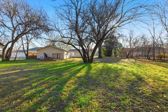 817 N Doris St, Wichita, KS 67212