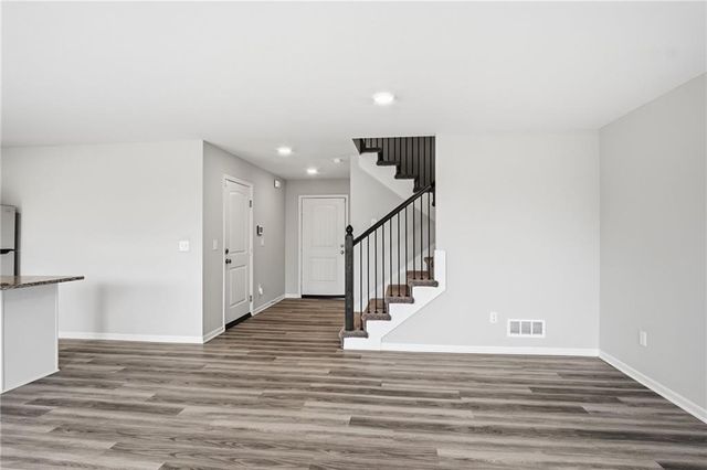 9802 E 219th Circle, Peculiar, MO 64078