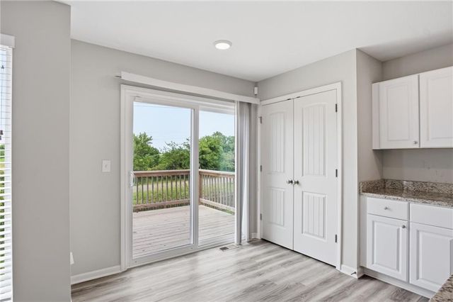 9802 E 219th Circle, Peculiar, MO 64078