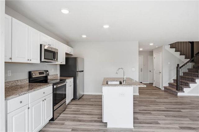 9802 E 219th Circle, Peculiar, MO 64078