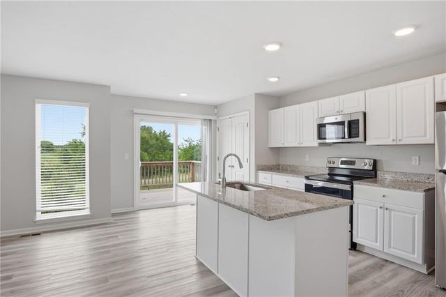 9802 E 219th Circle, Peculiar, MO 64078