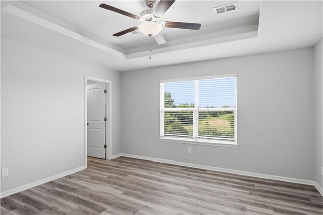 9802 E 219th Circle, Peculiar, MO 64078