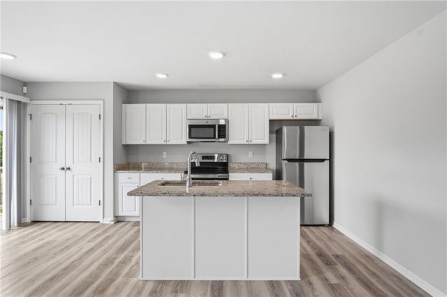 9802 E 219th Circle, Peculiar, MO 64078