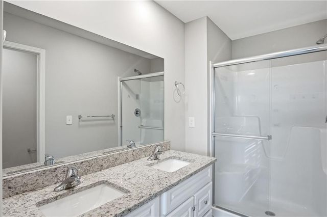 9802 E 219th Circle, Peculiar, MO 64078