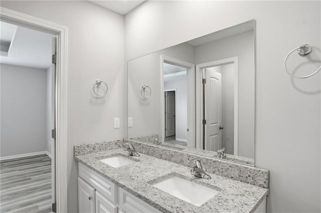 9802 E 219th Circle, Peculiar, MO 64078
