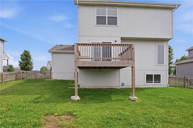 9802 E 219th Circle, Peculiar, MO 64078