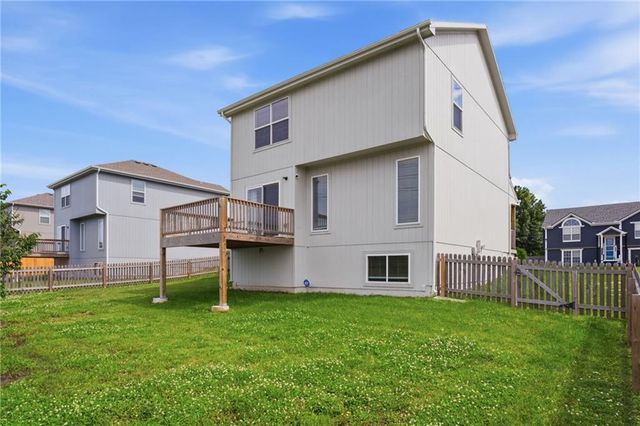 9802 E 219th Circle, Peculiar, MO 64078